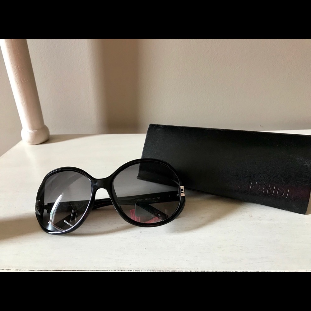 Fendi Sunglasses 🕶